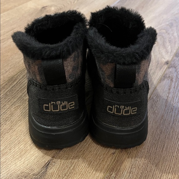 Hey Dude boots- cheetah size 9 - Picture 2 of 6